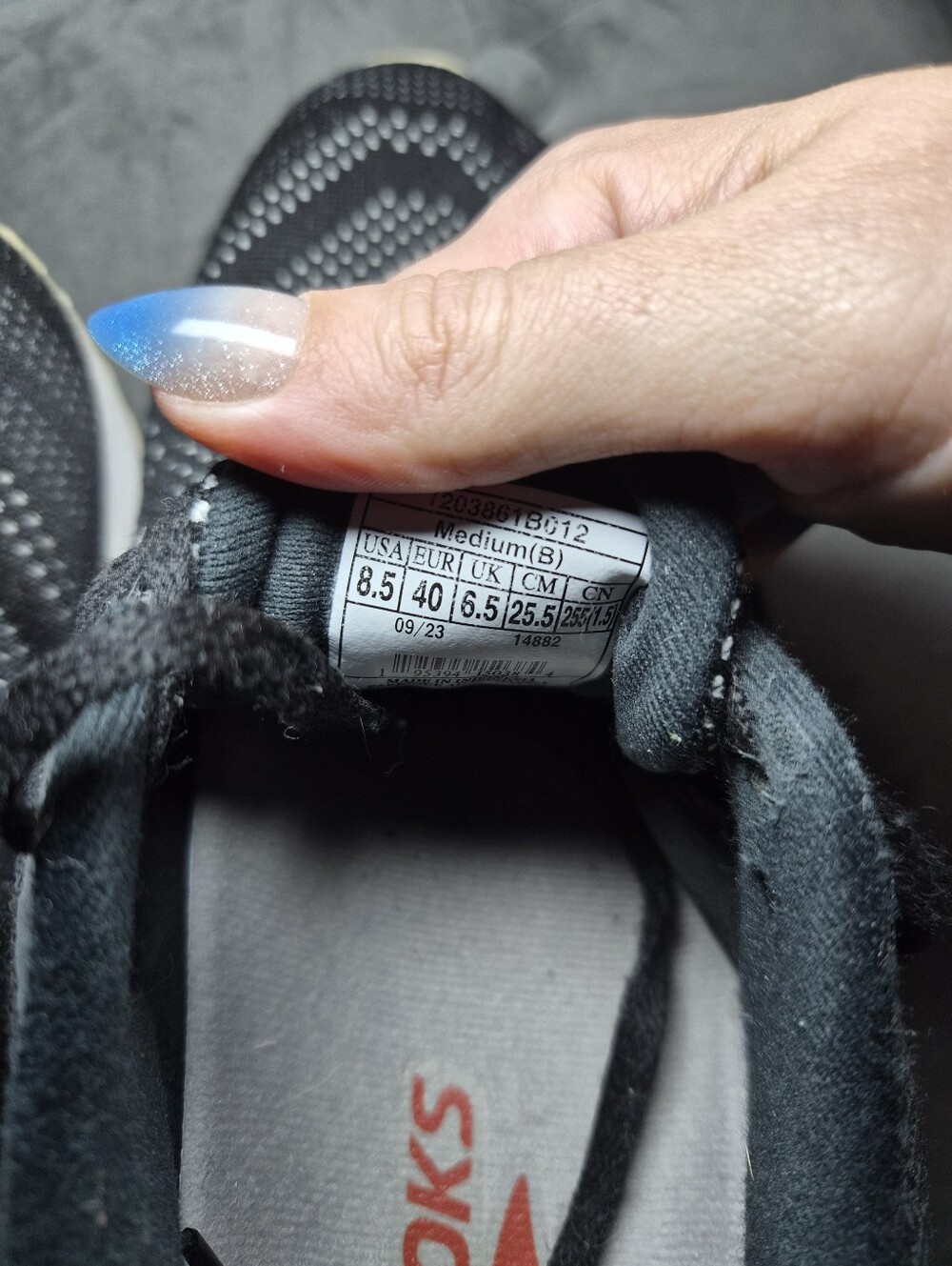 Brooks Revel Running Shoes 8.5 Medium B - Black with White Accents - Picture 6 of 9